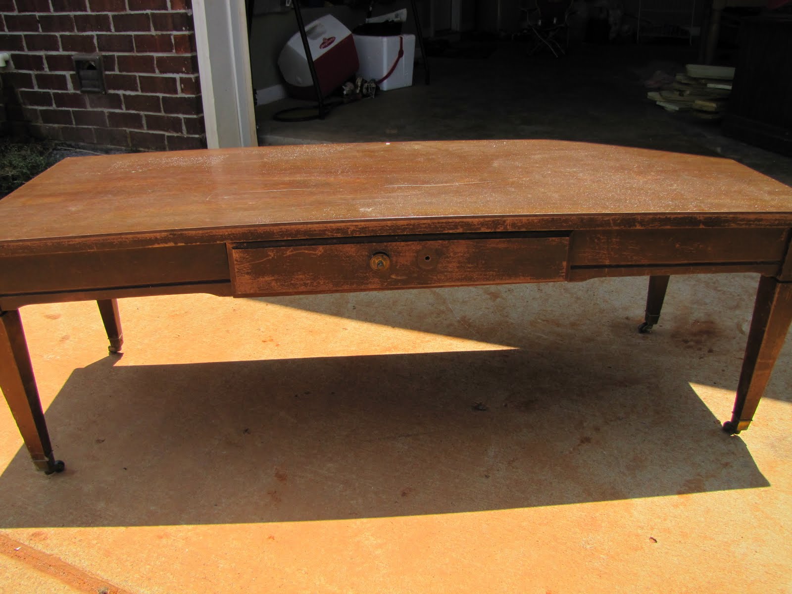 My coffee table redo... Vintage to Modern Designs