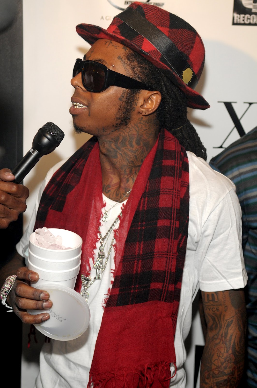 http://2.bp.blogspot.com/-PVUTMWsC0ok/T3H2O3e4JkI/AAAAAAAAETg/vN7slkukFi8/s1600/lil-wayne+9.jpg