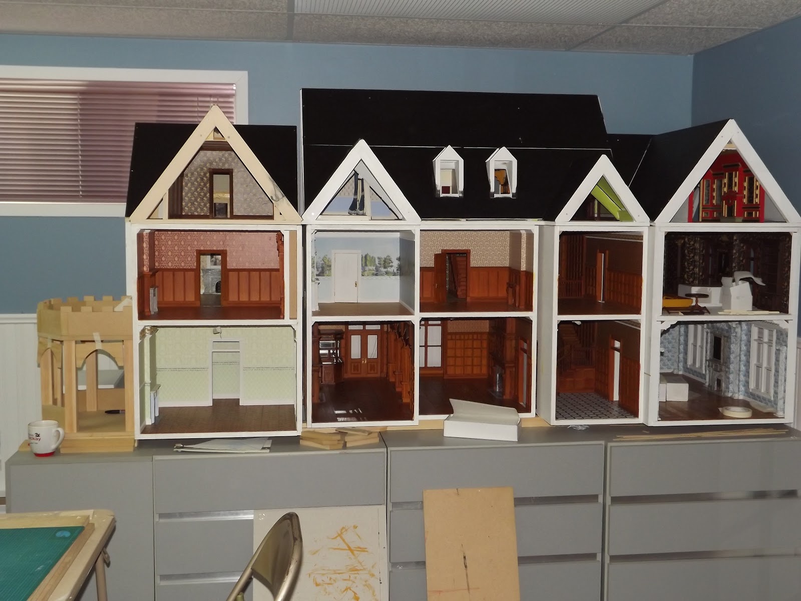 Late Victorian English Manor Dollhouse 1/12 Miniature from Scratch