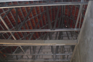 pemasangan rangka atap baja ringan di perumahaan Vila cinangka indah sawangan depok atap genteng kanmuri