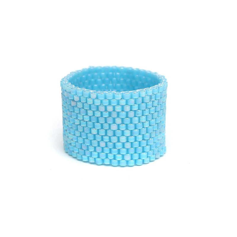 Серьги из голубого бисера Серьги из голубого бисера