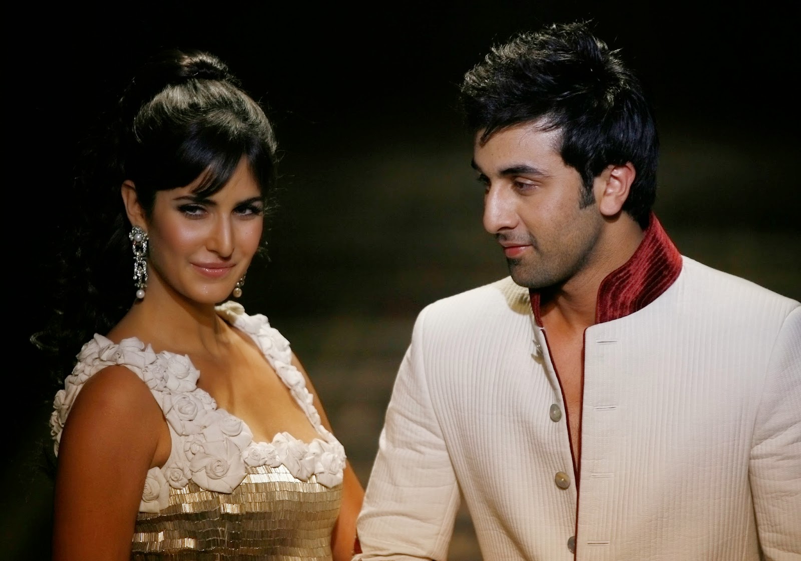 Ranbir meets Katrina Kaif’s mom in London for their marriage - HD Photos