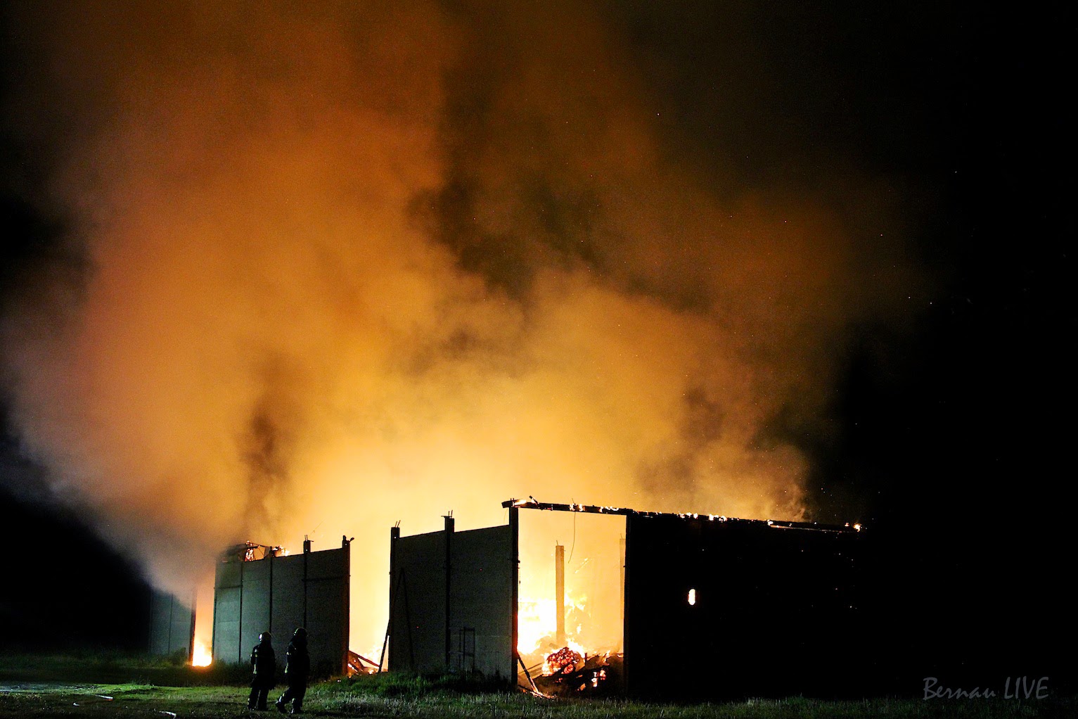 Bernau: Grosseinsatz der Feuerwehr - Scheunenbrand... 25 Bernau LIVE - Dein Stadtmagazin für Bernau bei Berlin