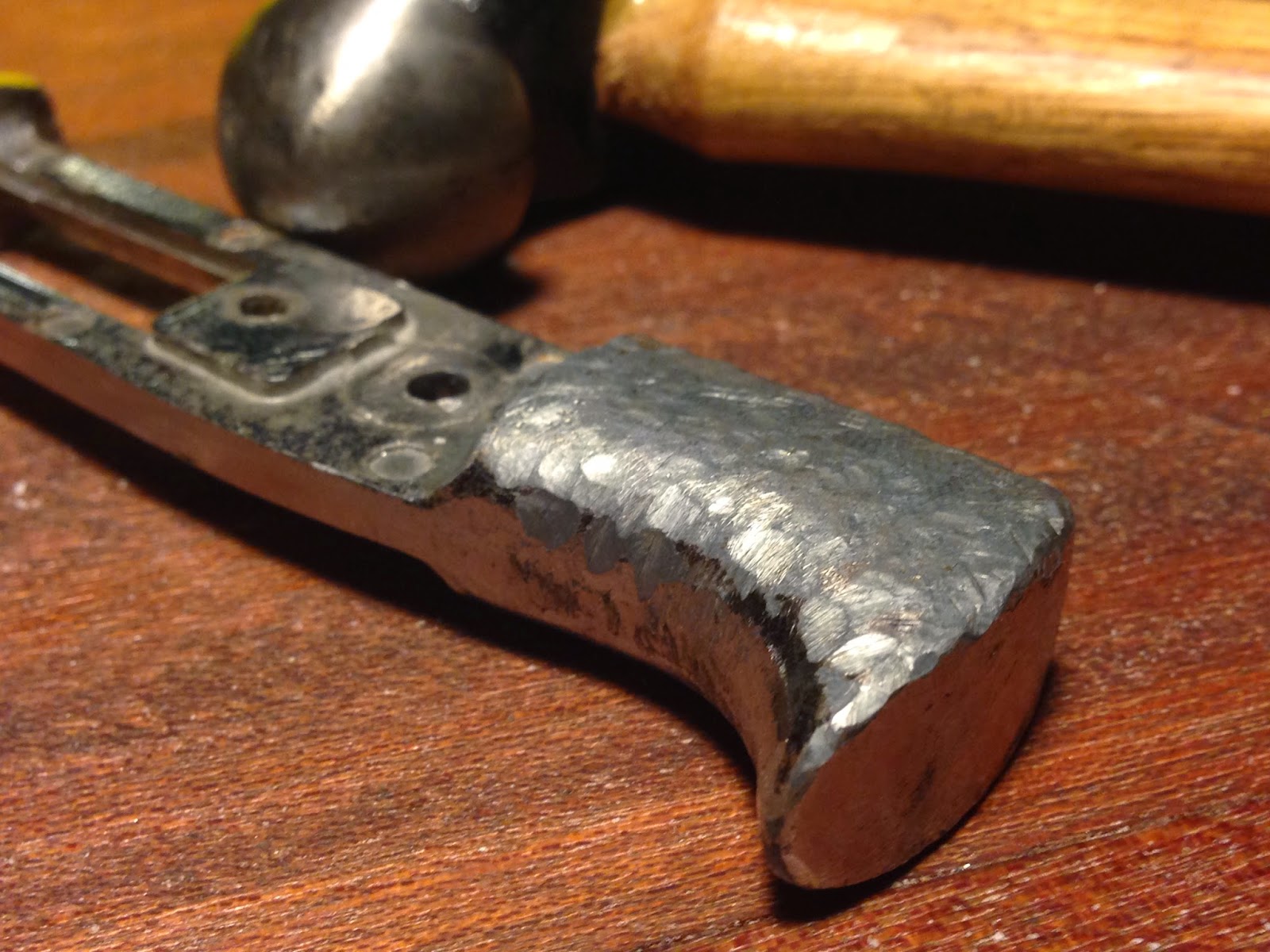 Rehandle a knife with stag.