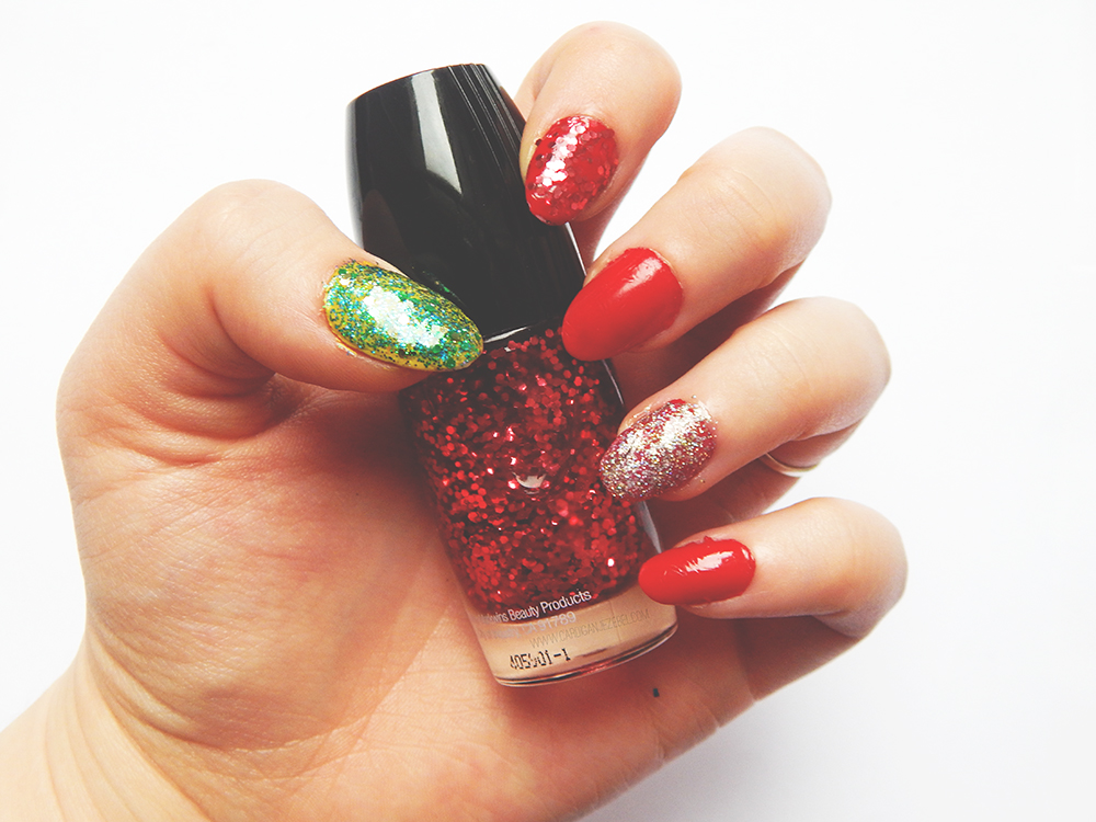 Christmas Nails || Blogmas - Cardigan Jezebel