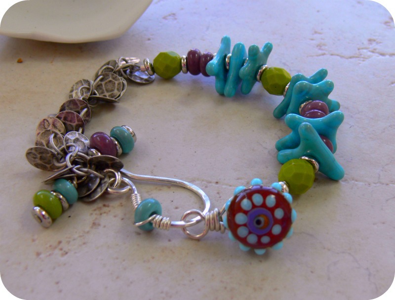 Pretty Things How to Make a Button Clasp Bracelet (with Bead Soup 4)