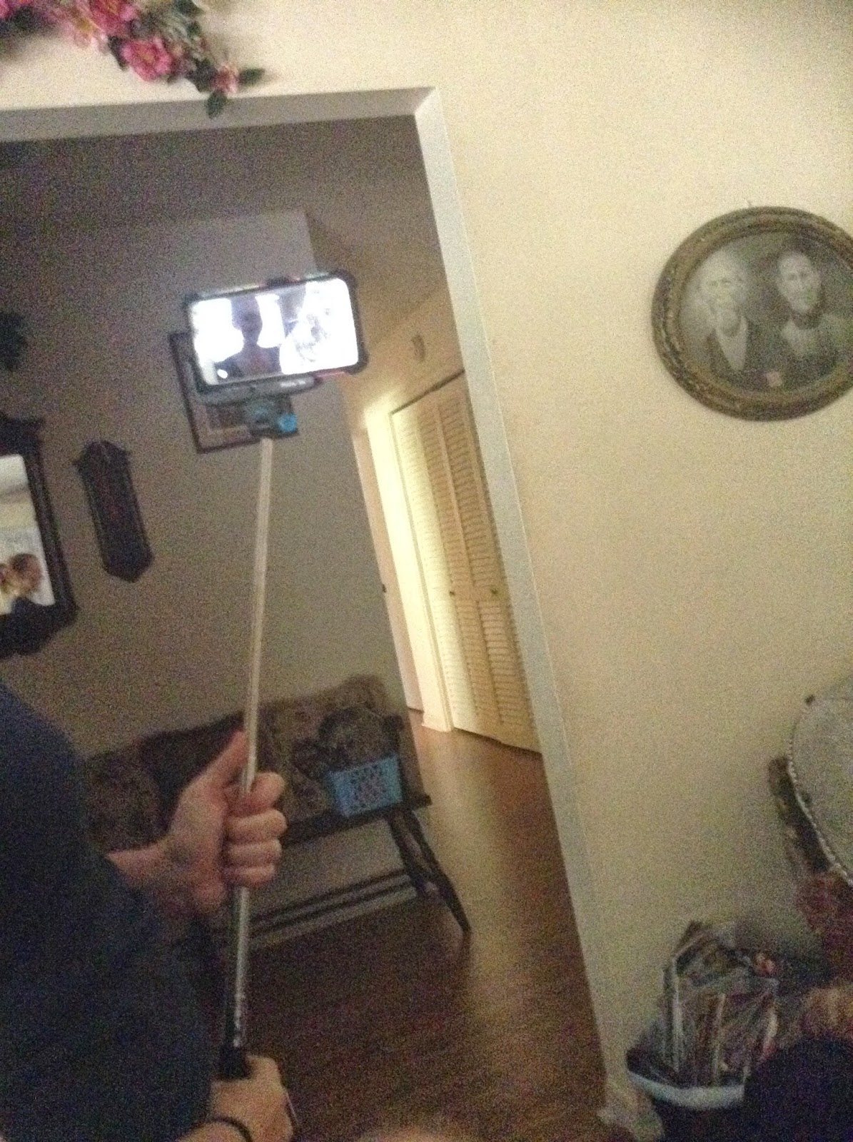 Momma4Life Selfie Stick Photo Bomb Review+Giveaway