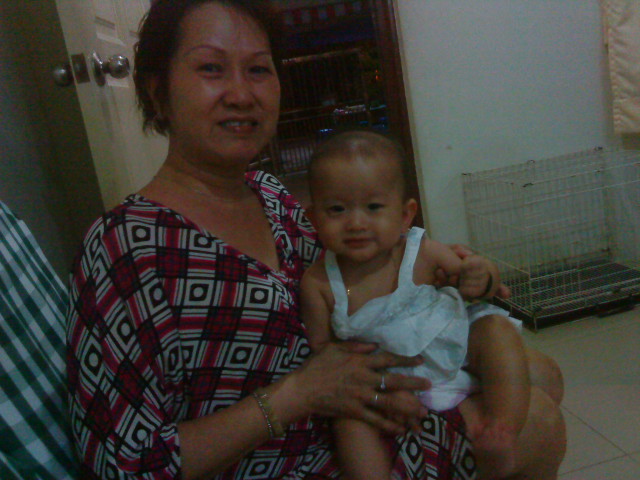 back from he xi jiu ,aunty uncle's son' doughter she like smile... :)(angie).........