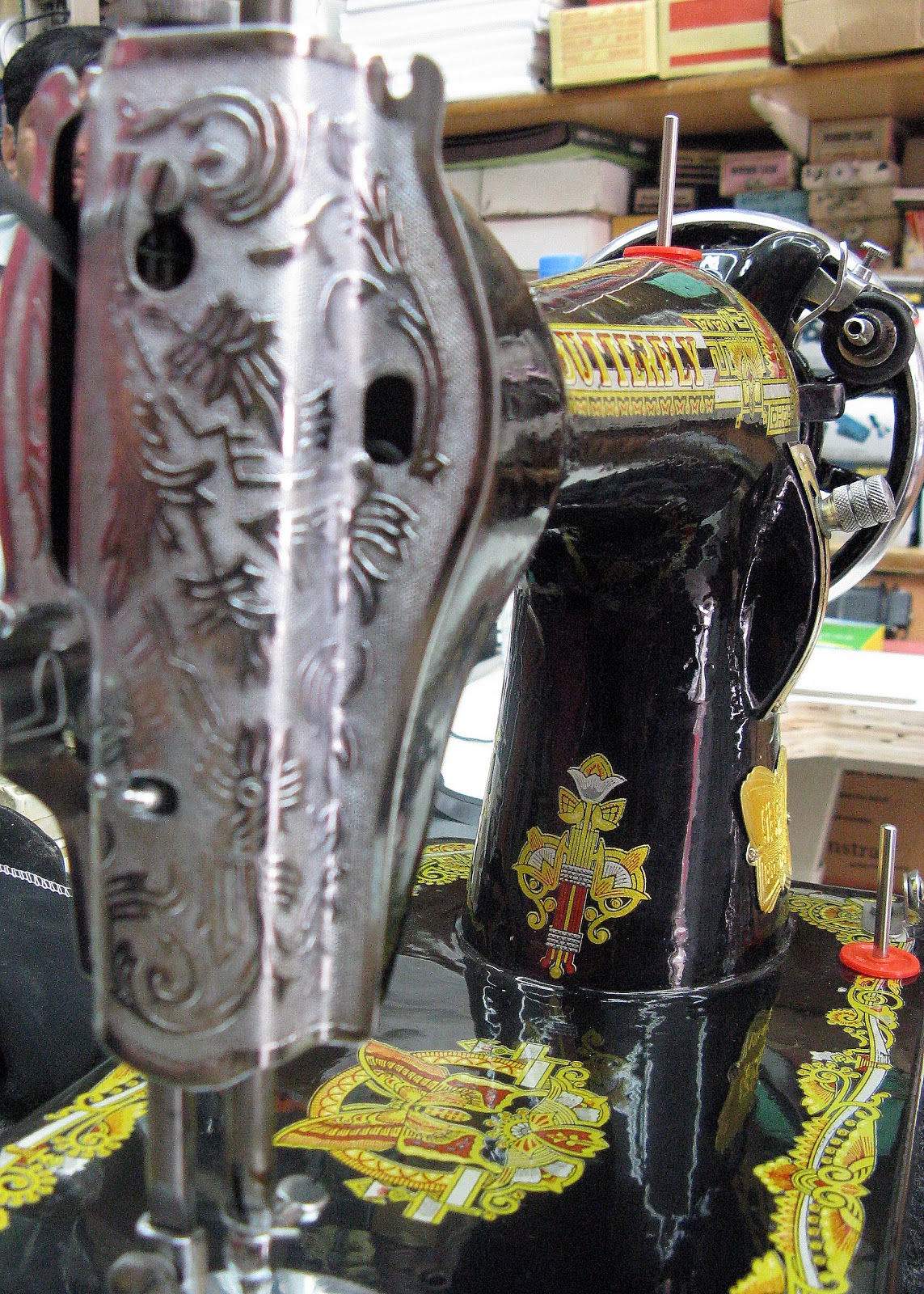 sol y sombra Butterfly Sewing Macines