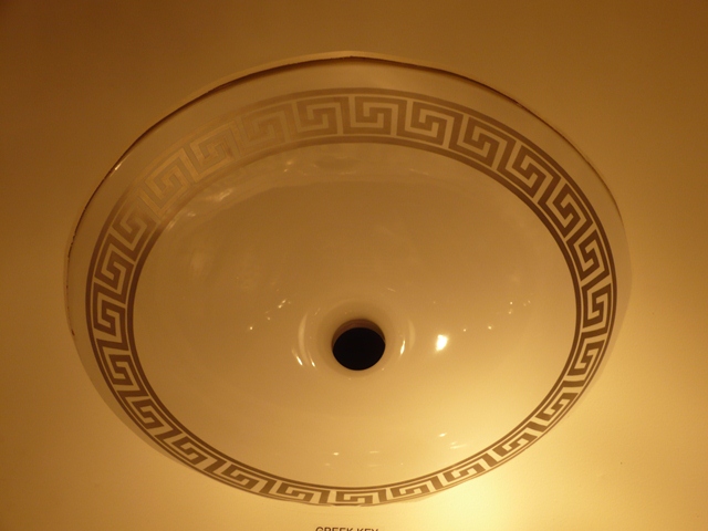 The Peak of Chic®: Shopping at Ainsworth-Noah