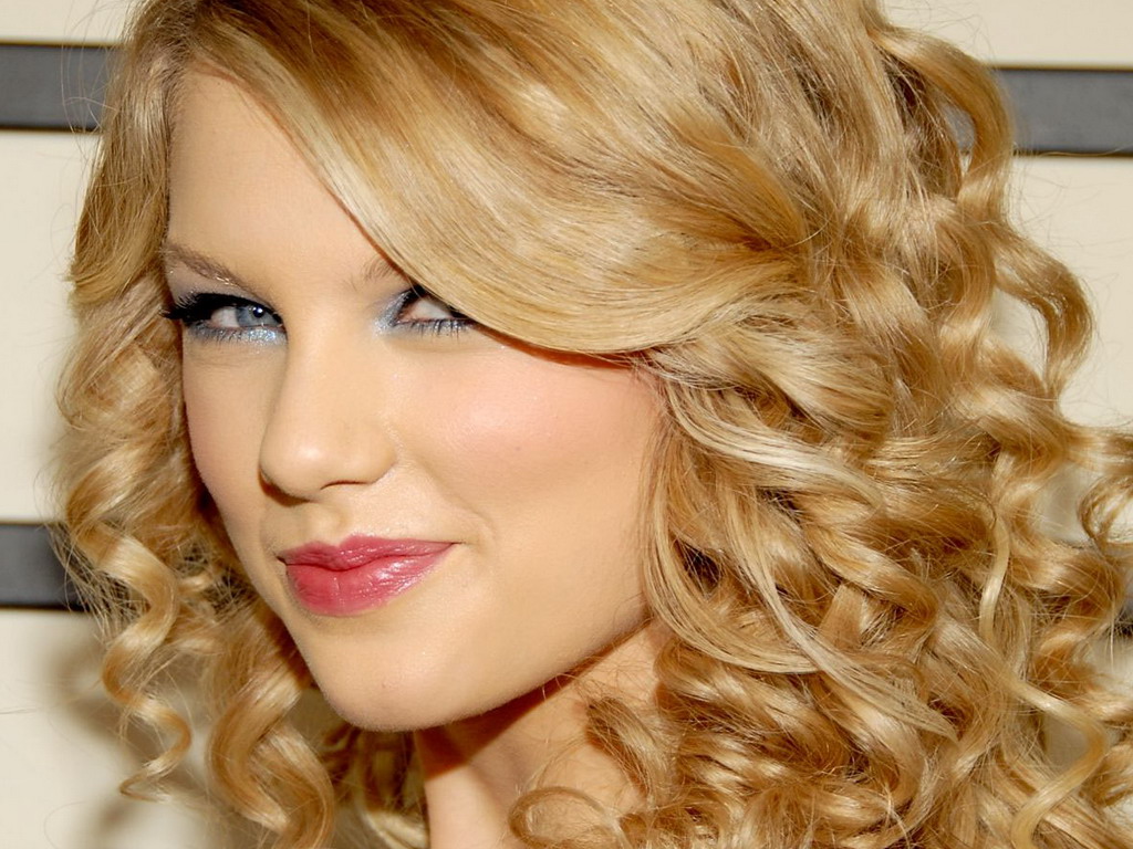 http://2.bp.blogspot.com/-Pd7IobVBza0/TbCAnDtxEKI/AAAAAAAAAMY/x-pHwK-Gpis/s1600/taylor_swift__cantora_486d5.jpg