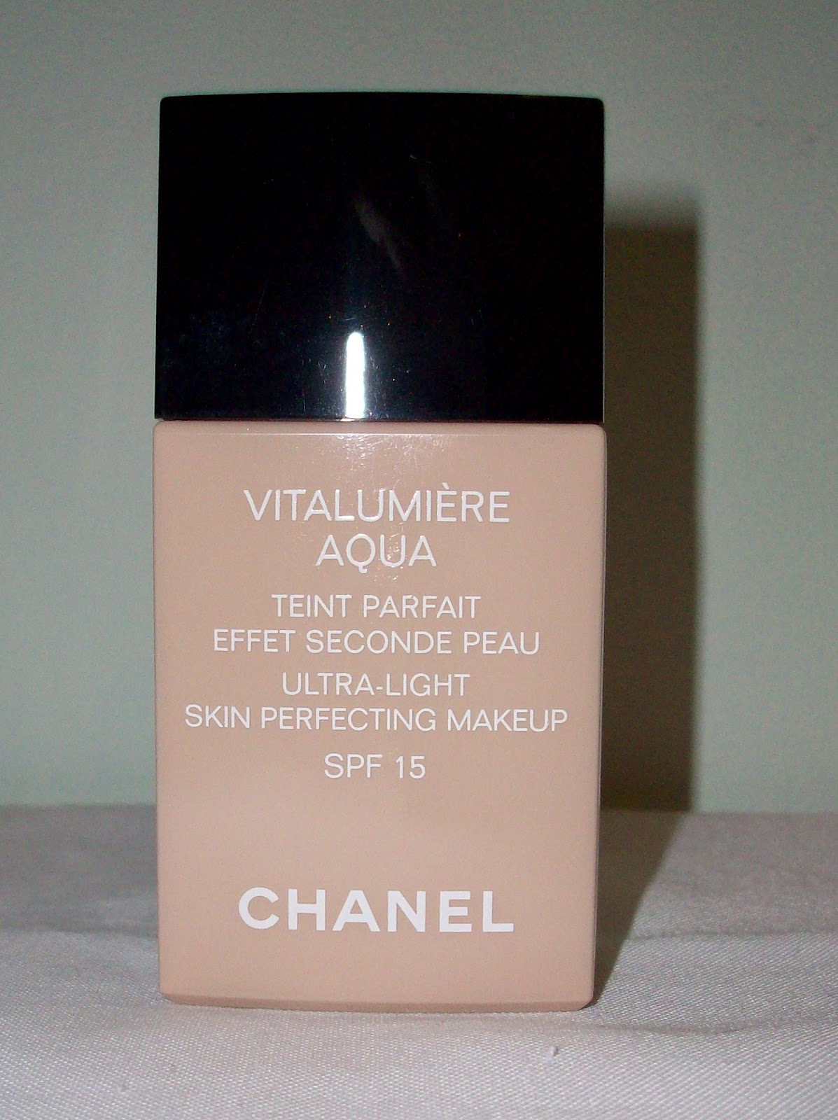 Chanel Vitalumière Aqua Ultra-Light Skin Perfecting Sunscreen Makeup Review