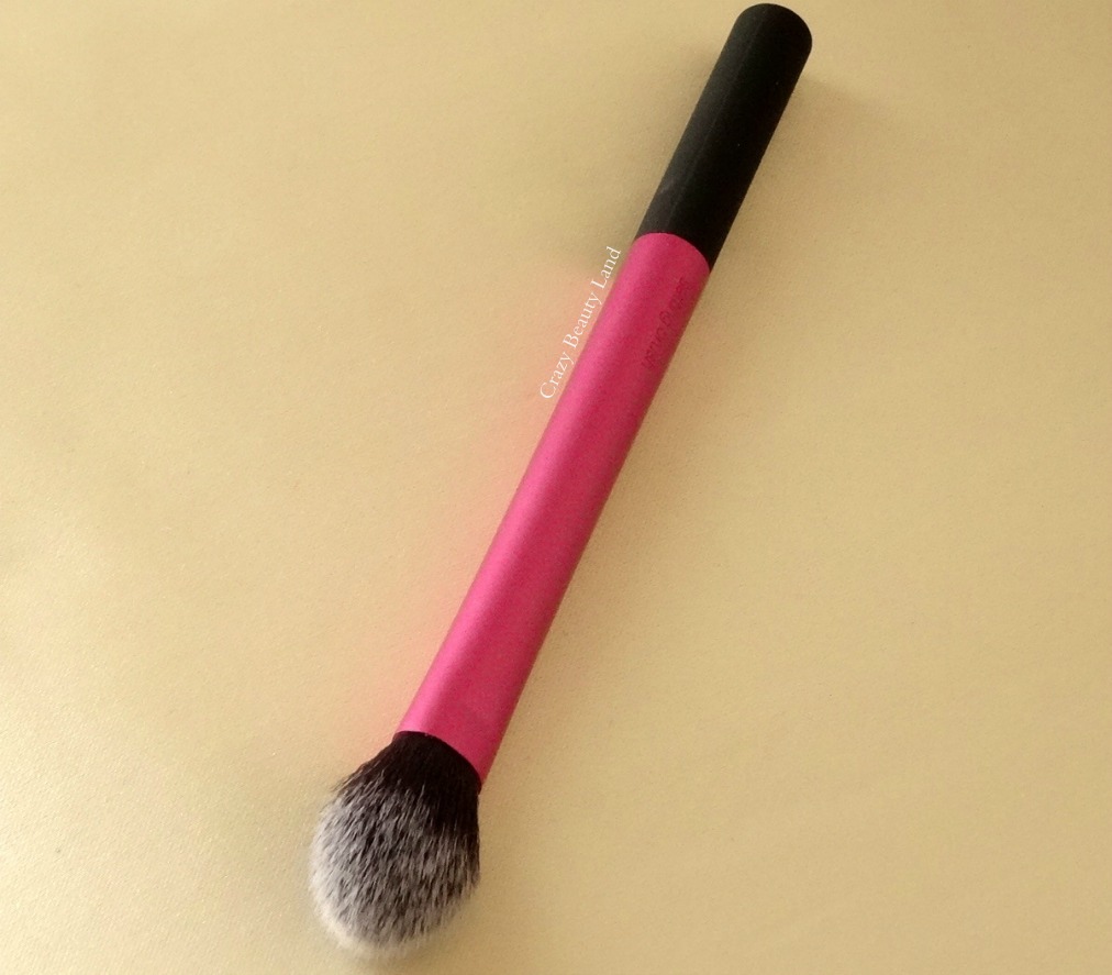 The perfect finishing makeup tools Real Techniques by Sam n Nic