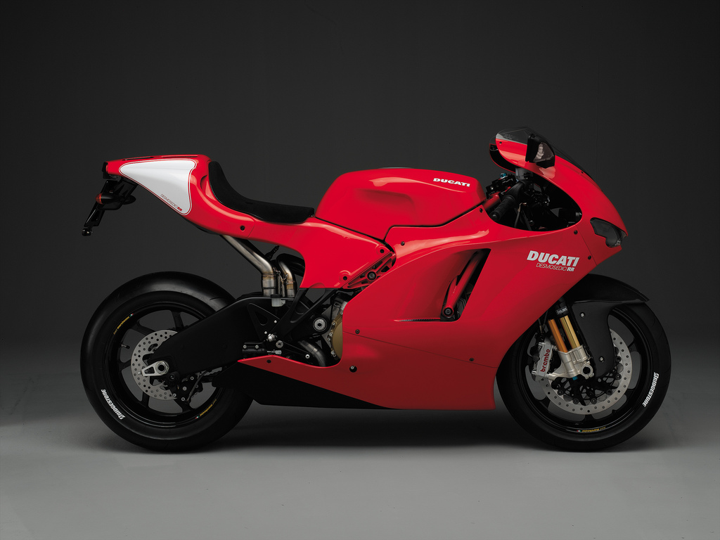 http://2.bp.blogspot.com/-PhWYlHmWBFU/TjrlEpKJNzI/AAAAAAAACDY/4VFy7MB_jgM/s1600/2008_ducati_desmosedici_rr.jpg