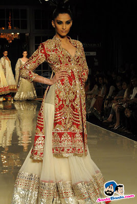 Sonam Kapoor walks the ramp for Manish Malhotra at Delhi Couture Fashion Week-2011 photos