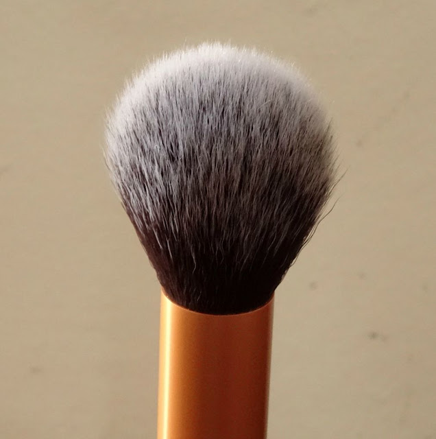 Makeup Tools Review : Real Techniques by Sam & Nic Chapman Core Collection Set -Contour Brush Review
