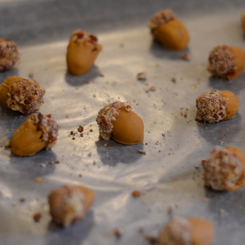 Candy Acorns for Thanksgiving Belly Feathers Handmade Party Ideas