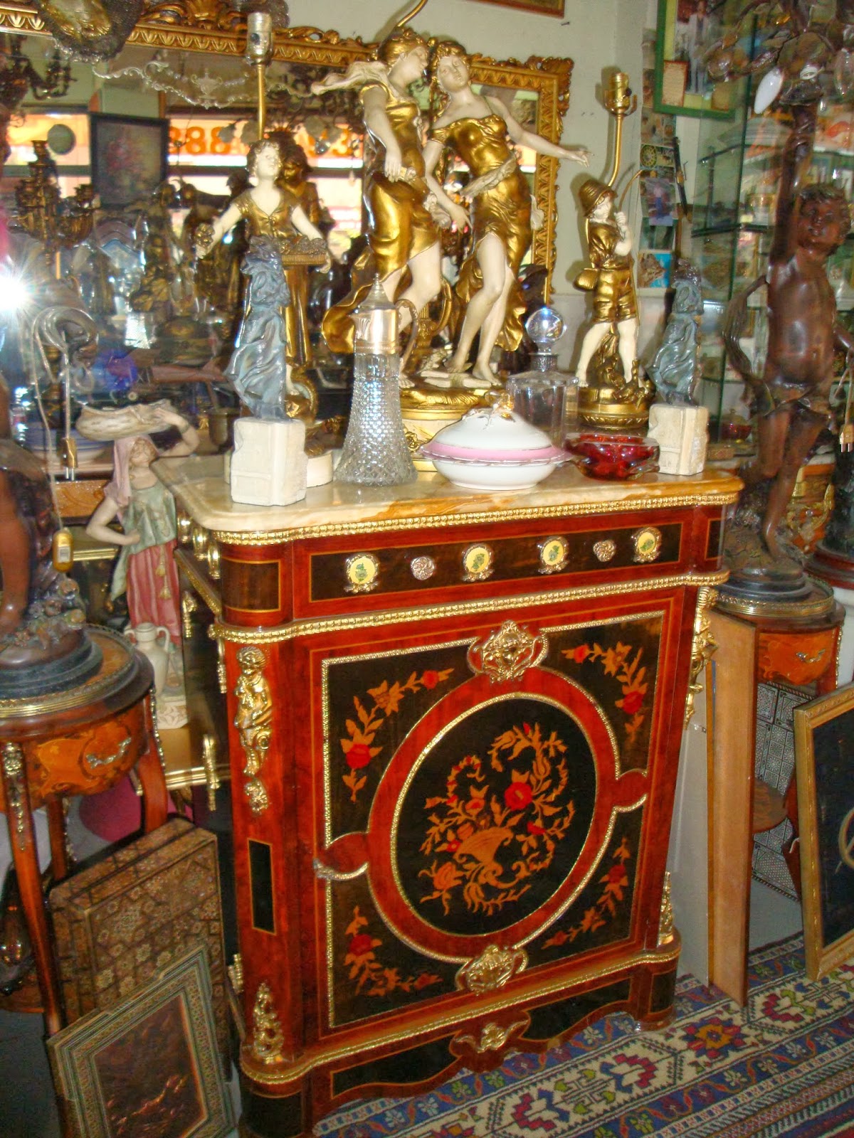 Antika Mobilya Alanlar,Antika Eşya Alanlar Antika Alanlar,Antika Eşya