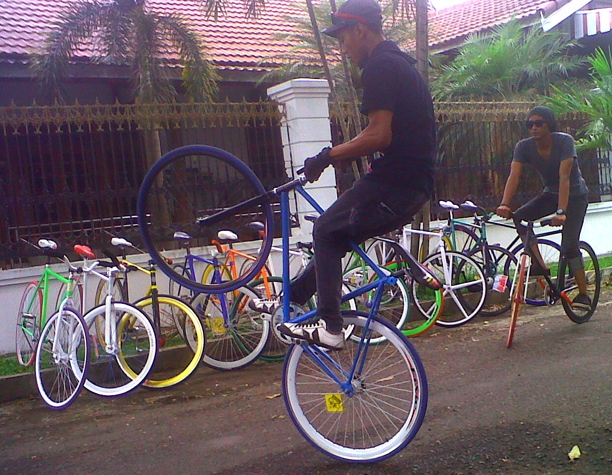 Sepeda+Fiksi Sepeda Fiksi http://qwerty-zulfikry.blogspot.com/2011/07/trend-sepeda ...