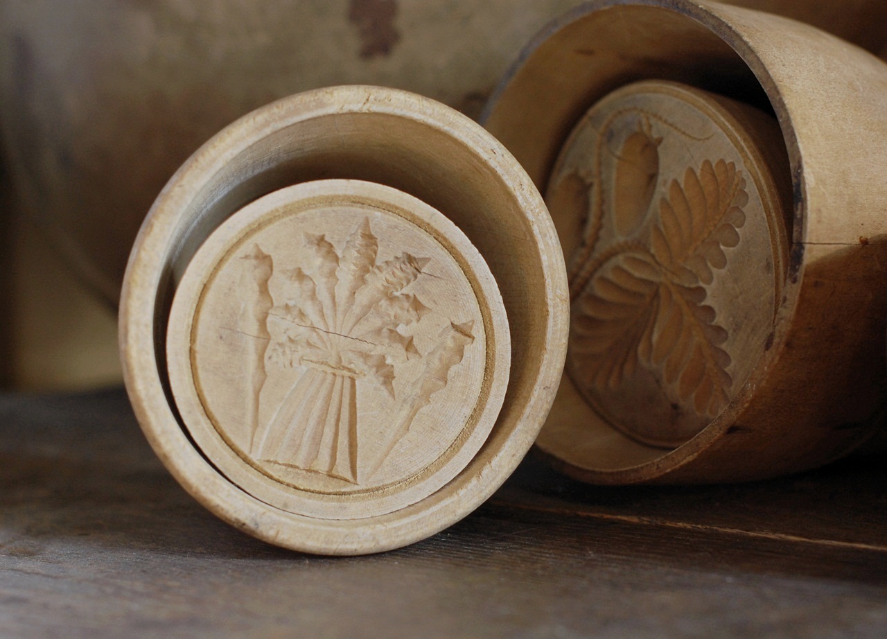 Frog Goes to Market Collecting Butter Molds