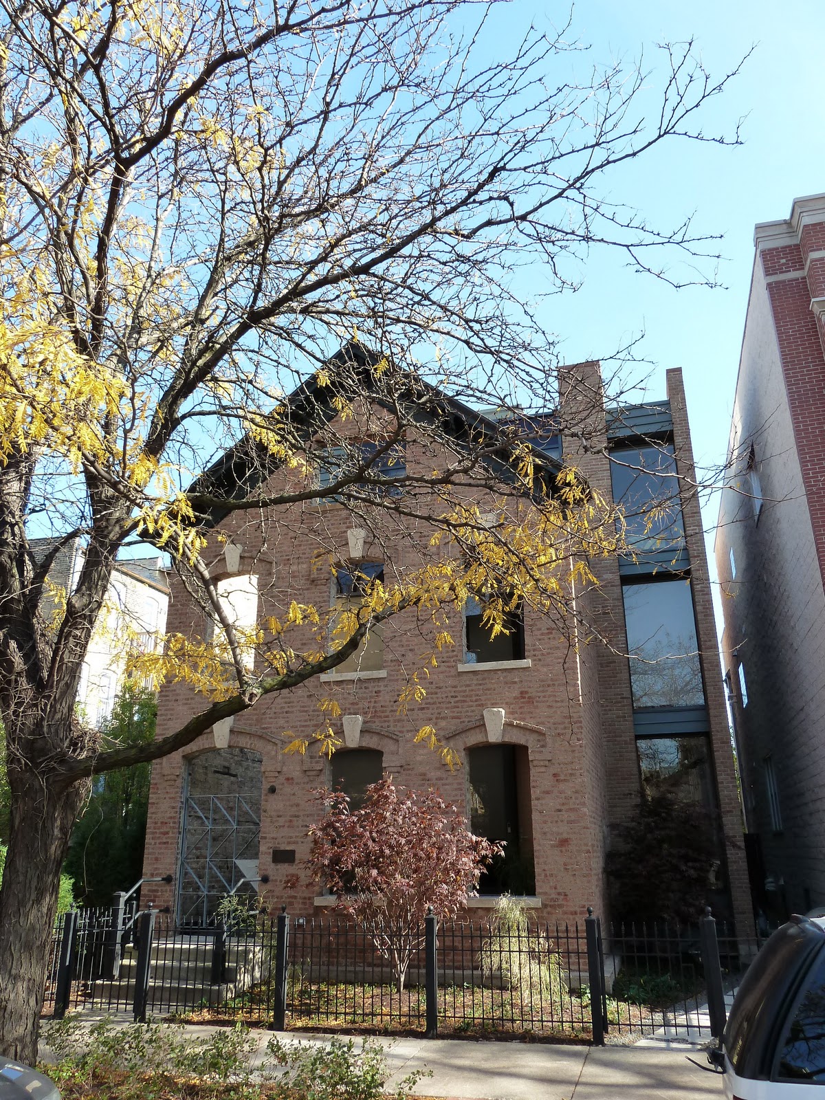 The Chicago Real Estate Local Lincoln Park homes sales slightly lower