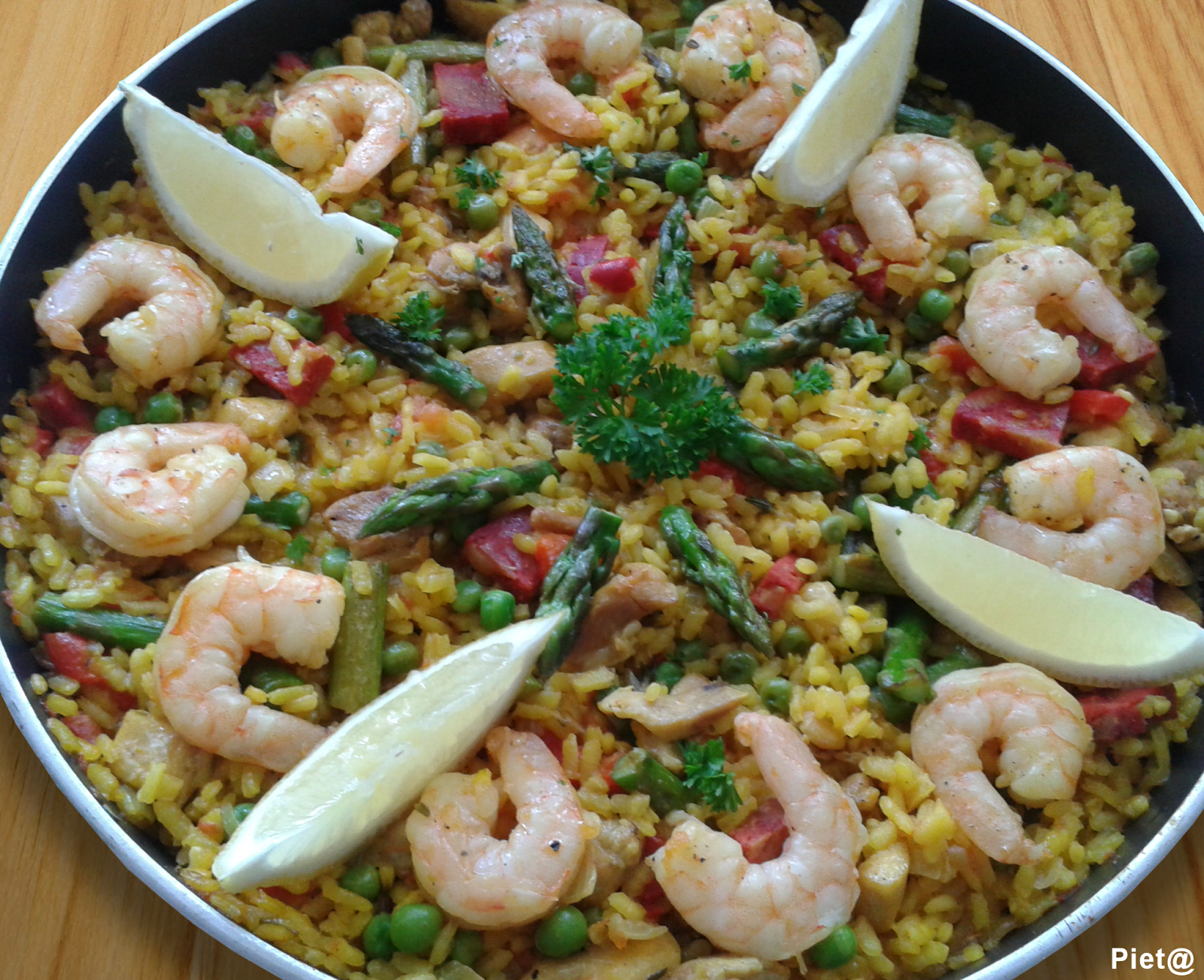 Pieta's hapjes Paella met kip, chorizo en garnalen