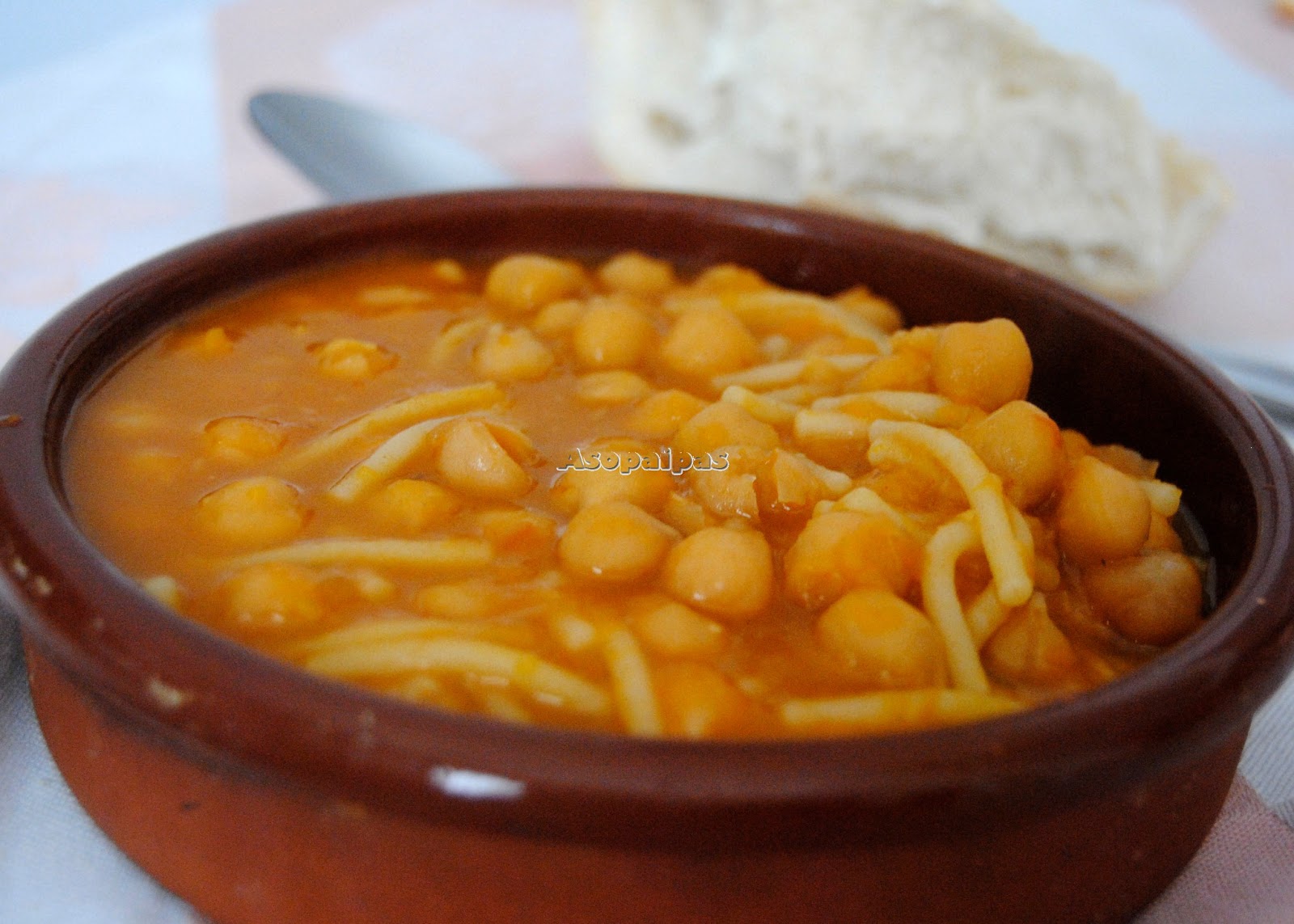 Potaje de Garbanzos y Calabaza con Fideos. Receta Asopaipas. Recetas