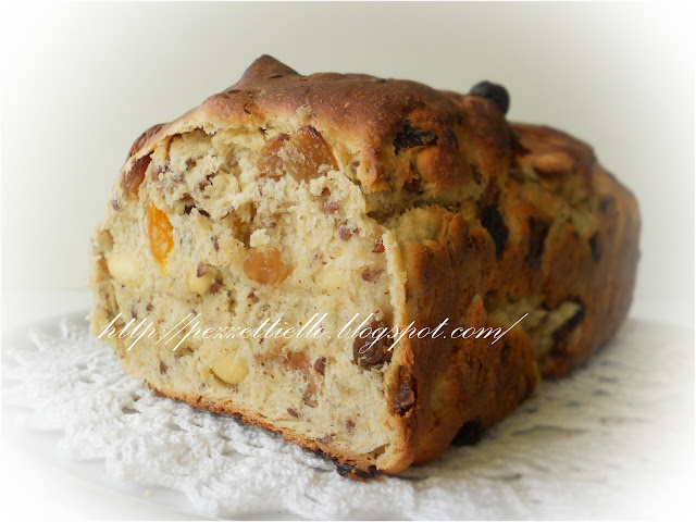 Pane in cassetta arricchito con frutta secca