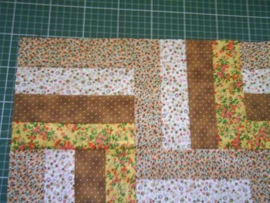 Tapete Patchwork Simples : Seu Atelier de Patchwork: Passo a Passo de um Tapete Simples com Tiras Tapete Patchwork Simples : Seu Atelier de Patchwork: Passo a Passo de um Tapete Simples com Tiras