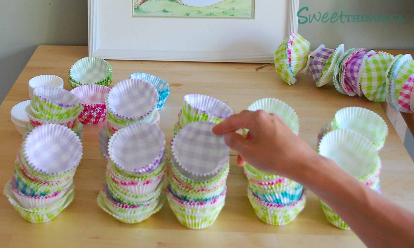 SweetThings DIY Cupcake Wrapper Bunting Tutorial