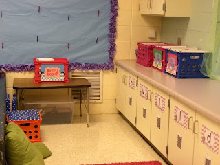 It's time for another new school year, so I'm doing my classroom reveal in this blog post! Check it out to see how I set up and decorated my kindergarten classroom. I've included tons of pictures for your inspiration! Click through to get ideas for decorating a primary grades classroom.