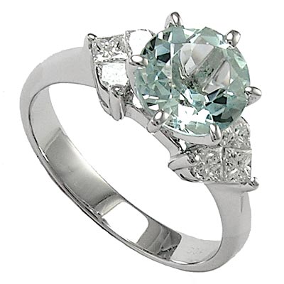 This is stunning with the Aquamarine stone