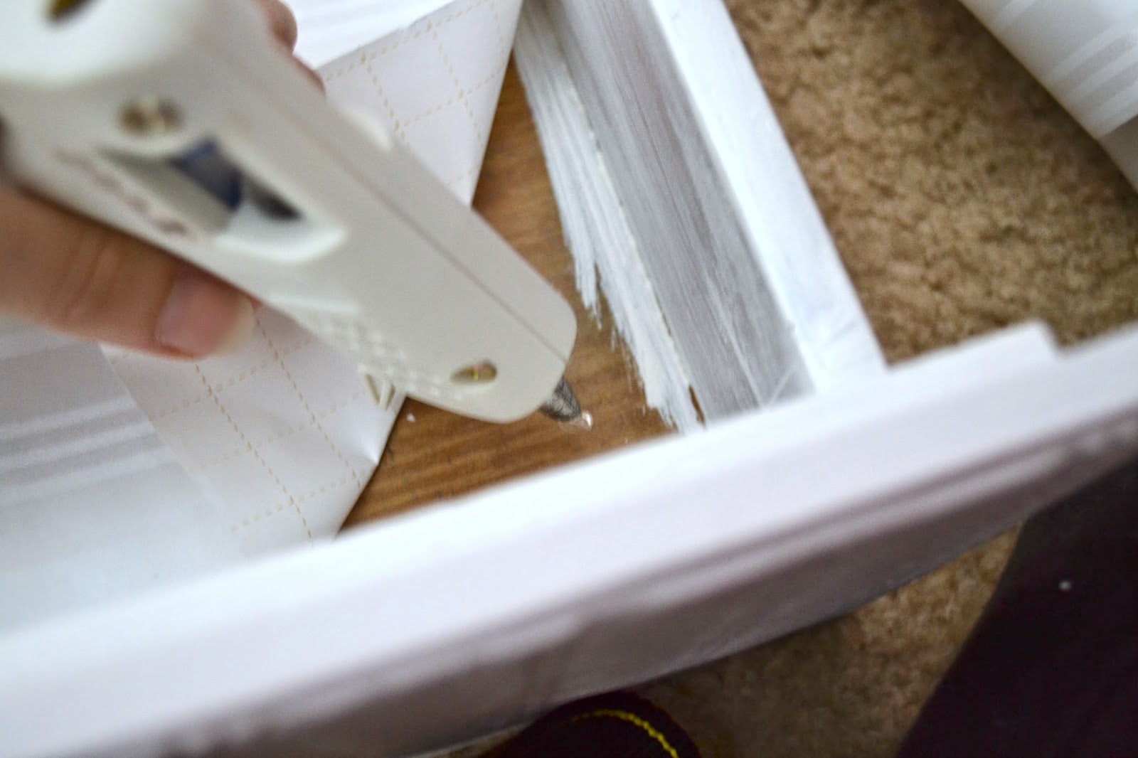 It's A Mom's World How To Line Your Drawers Using Wrapping Paper