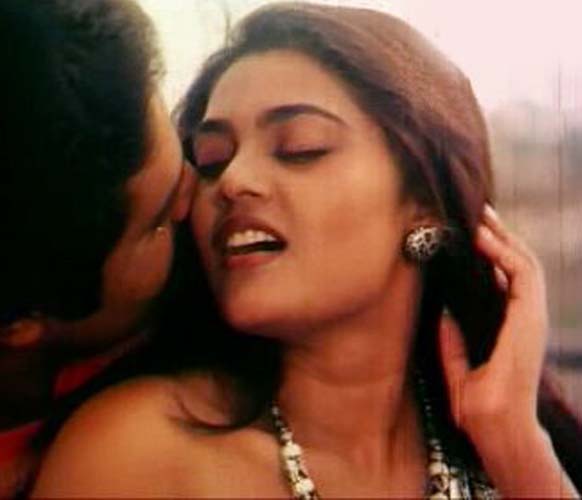 Vidya Balan Hot Kiss