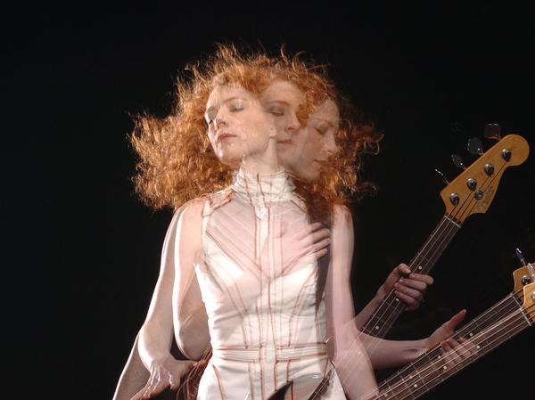 Melissa Auf der Maur wallpaper ~ ALL ABOUT MUSIC