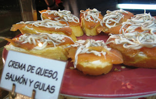 Pintxo De Crema De Queso, Salmón Y Gulas
