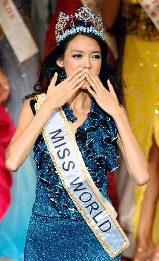 Chinese Model Zhang Zilin Winner Miss World 2007 Poses Versace