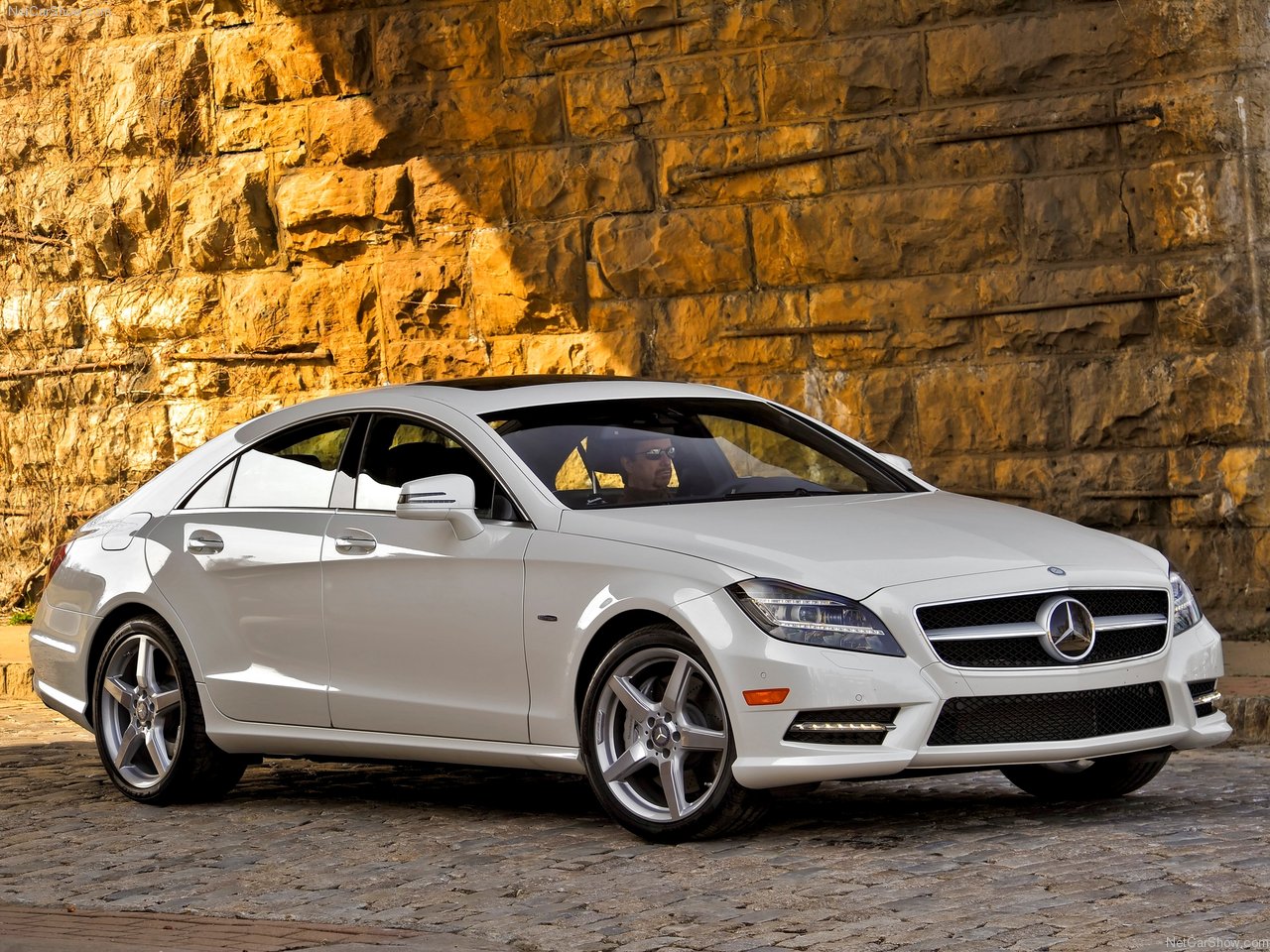 http://2.bp.blogspot.com/-Pvx_DSt5yLs/TbHUitEwtGI/AAAAAAACNbg/q-XTC7zrCdA/s1600/Mercedes-Benz-CLS550_2012_1280x960_wallpaper_07.jpg