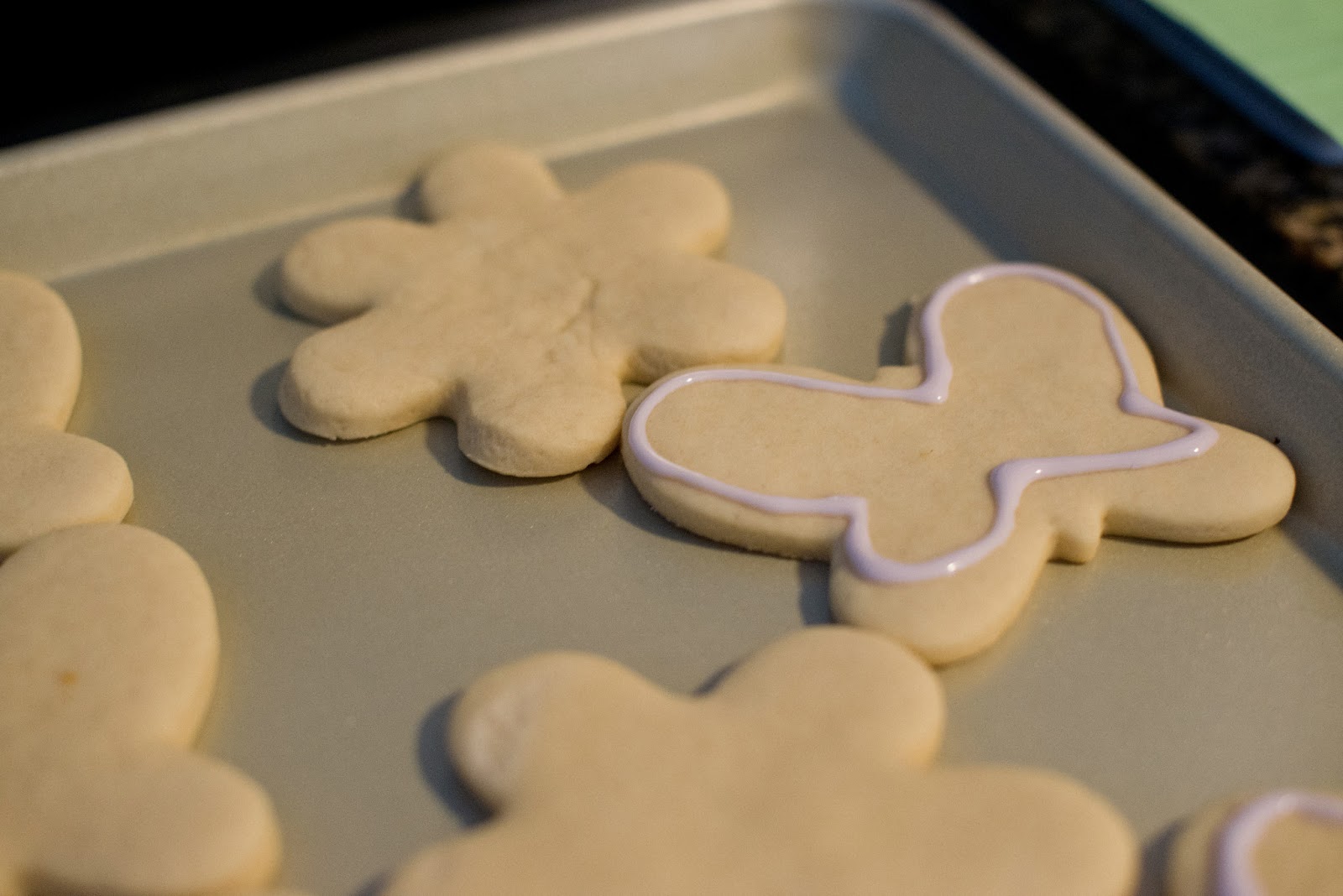 Domestic Fashionista How to Flood Sugar Cookies
