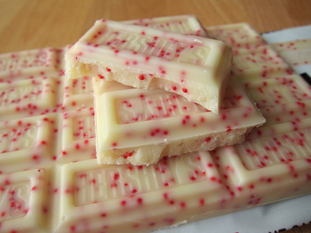 Review Candy Cane Hershey's White Chocolate Bar Brand Eating