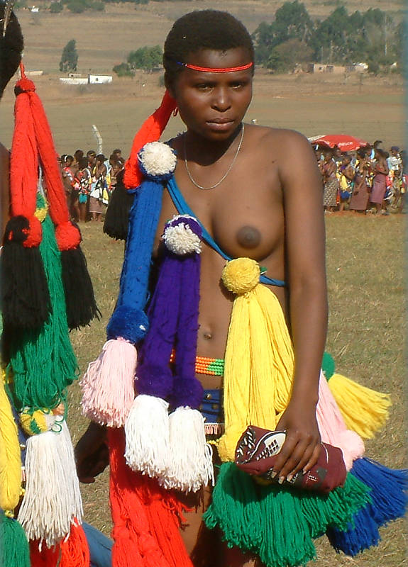 Phong tục kiểm tra trinh tiết độc đáo ở đảo Zulu 5