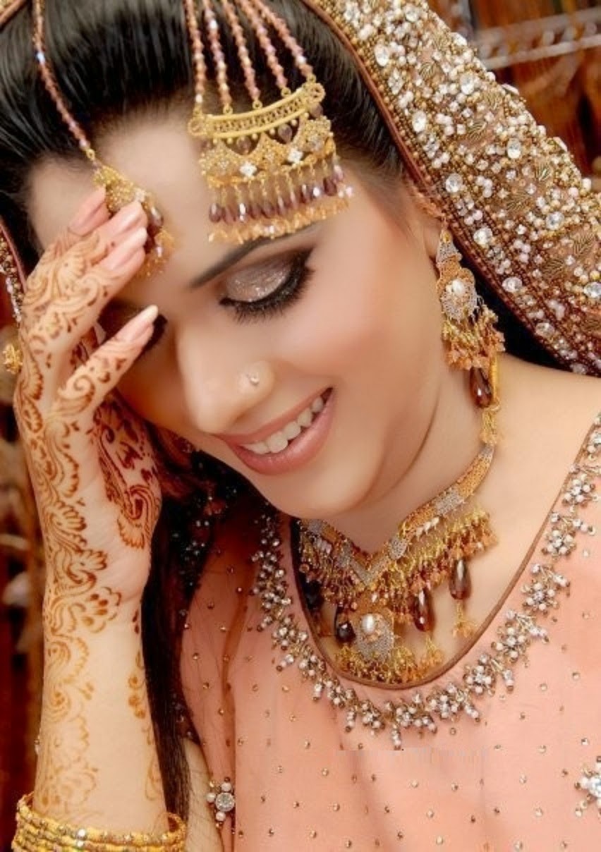 Pakistani Beautiful Bridal Walima Makeup & Jewelry Wallpapers Free Download