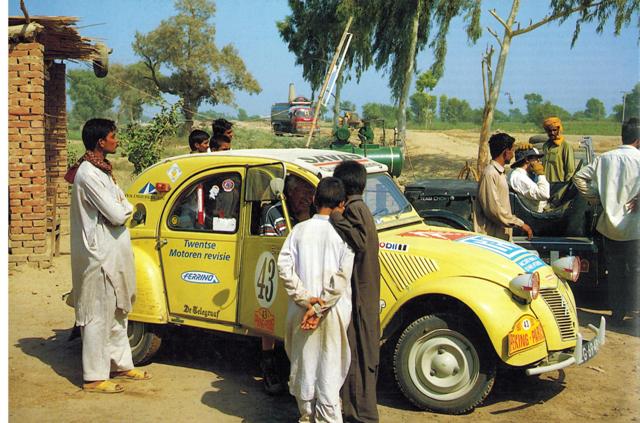 Pekingeend: Citroën 2cv in Pakistan