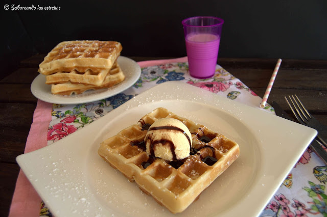 Gaufre con helado de vainilla - © Saboreando las Estrellas