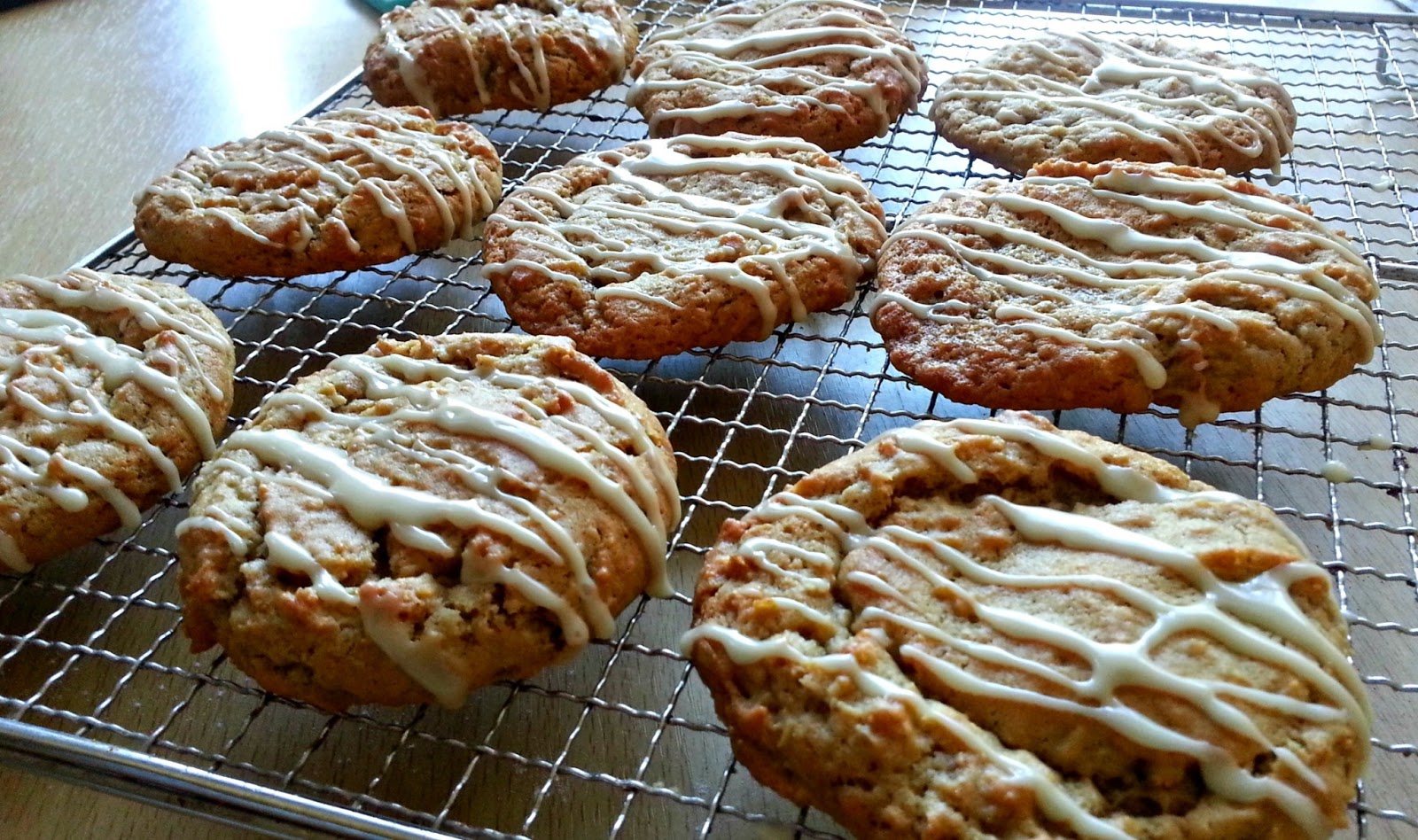 My sugar coated life... Spiced oatmeal cookies with maple syrup drizzle
