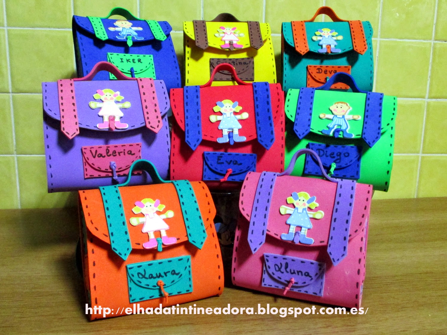 mochilas dulceros que les encantarón.Están hechas en goma eva y el mochilas dulceros que les encantarón.Están hechas en goma eva y el