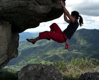 Garota escalando Garota escalando