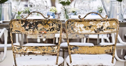 Zeta & Petra : Huyendo de las sillas fantasma...