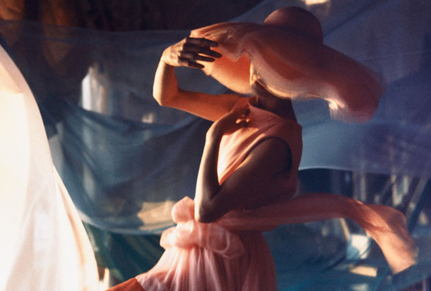 james-galanos-chiffon-fashion-Gordon-Parks