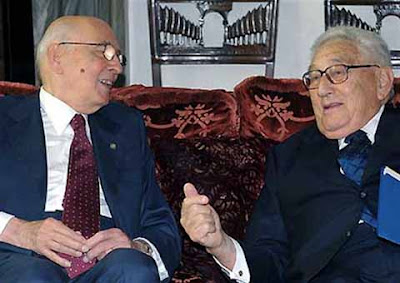 Napolitano: alto tradimento e attentato alla costituzione Kissinger+&+Napolitano+(foto+quirinale.it+(2)